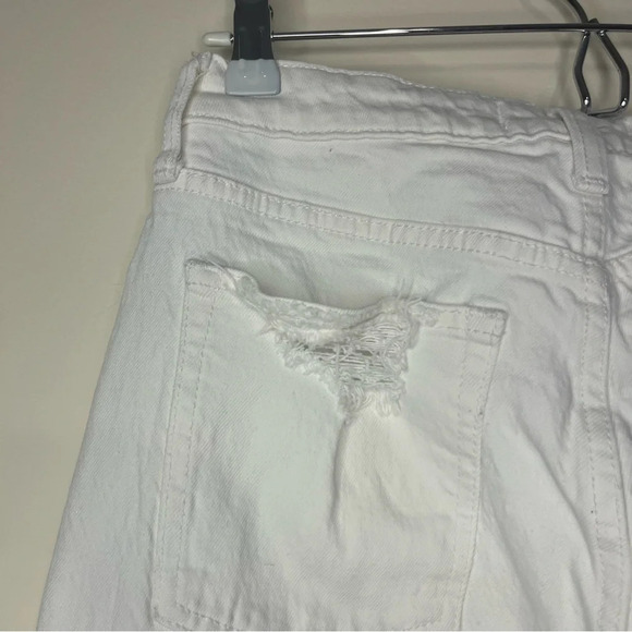 A+F Mom The Mom High Rise Curve Love White Distressed Cropped Jeans - Picture 12 of 14